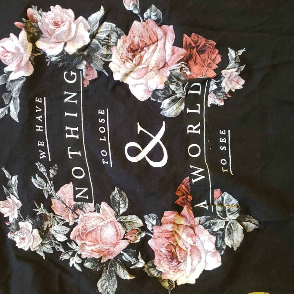 Girls medium short sleeve tee " we have nothing to lose & a world to see" - Picture 2 of 4
